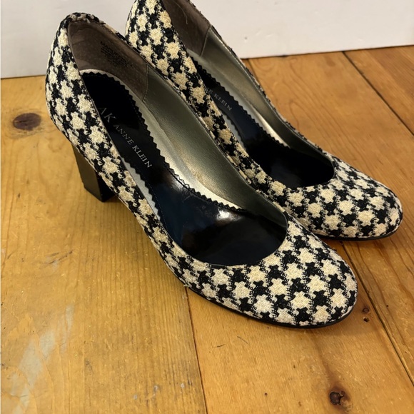 Anne Klein Women’s Pumps Fabric Black White Like Houndstooth Style S. 7.5 M - Picture 2 of 13